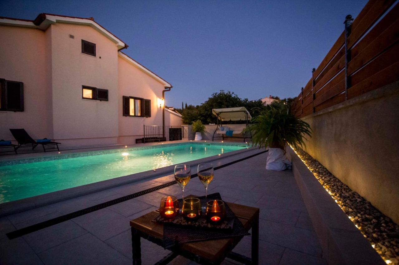 Holiday House Alex روفينج المظهر الخارجي الصورة