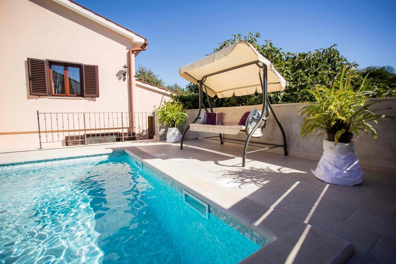 Holiday House Alex روفينج المظهر الخارجي الصورة