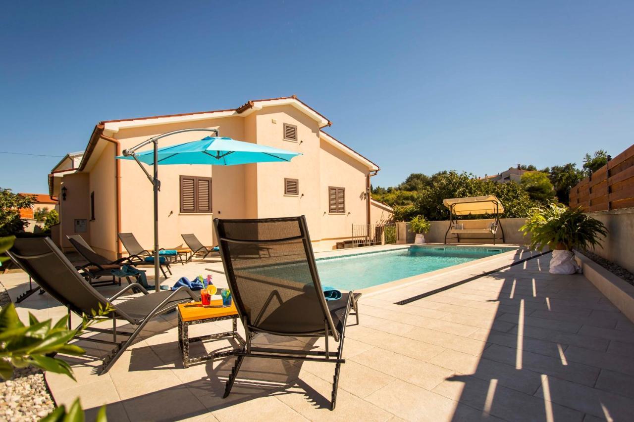 Holiday House Alex روفينج المظهر الخارجي الصورة