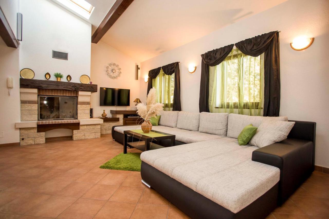 Holiday House Alex روفينج المظهر الخارجي الصورة