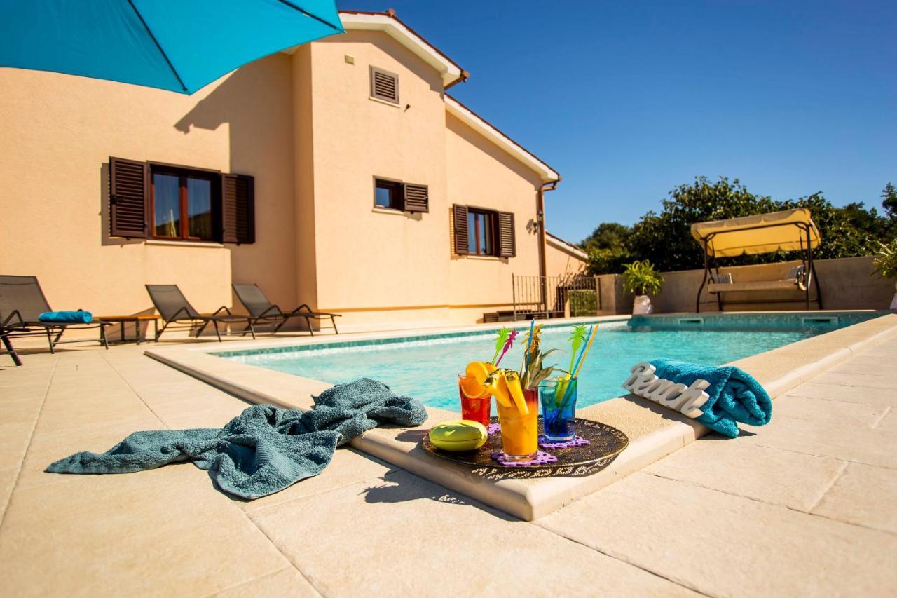 Holiday House Alex روفينج المظهر الخارجي الصورة